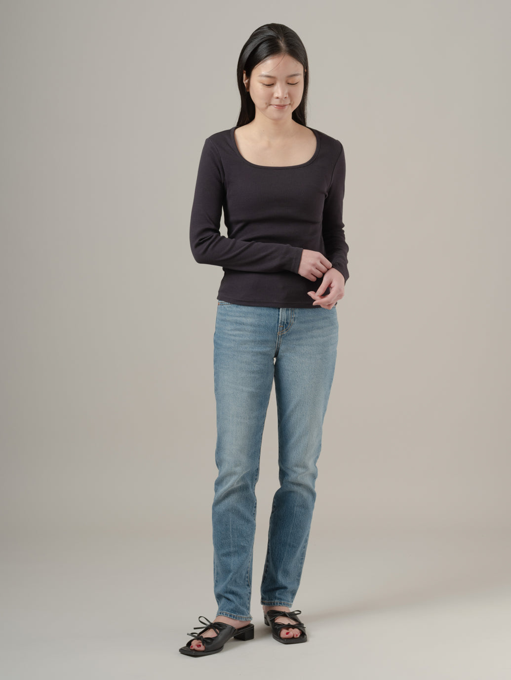 エッセンシャル スクエアネック ロングスリーブ Tシャツ