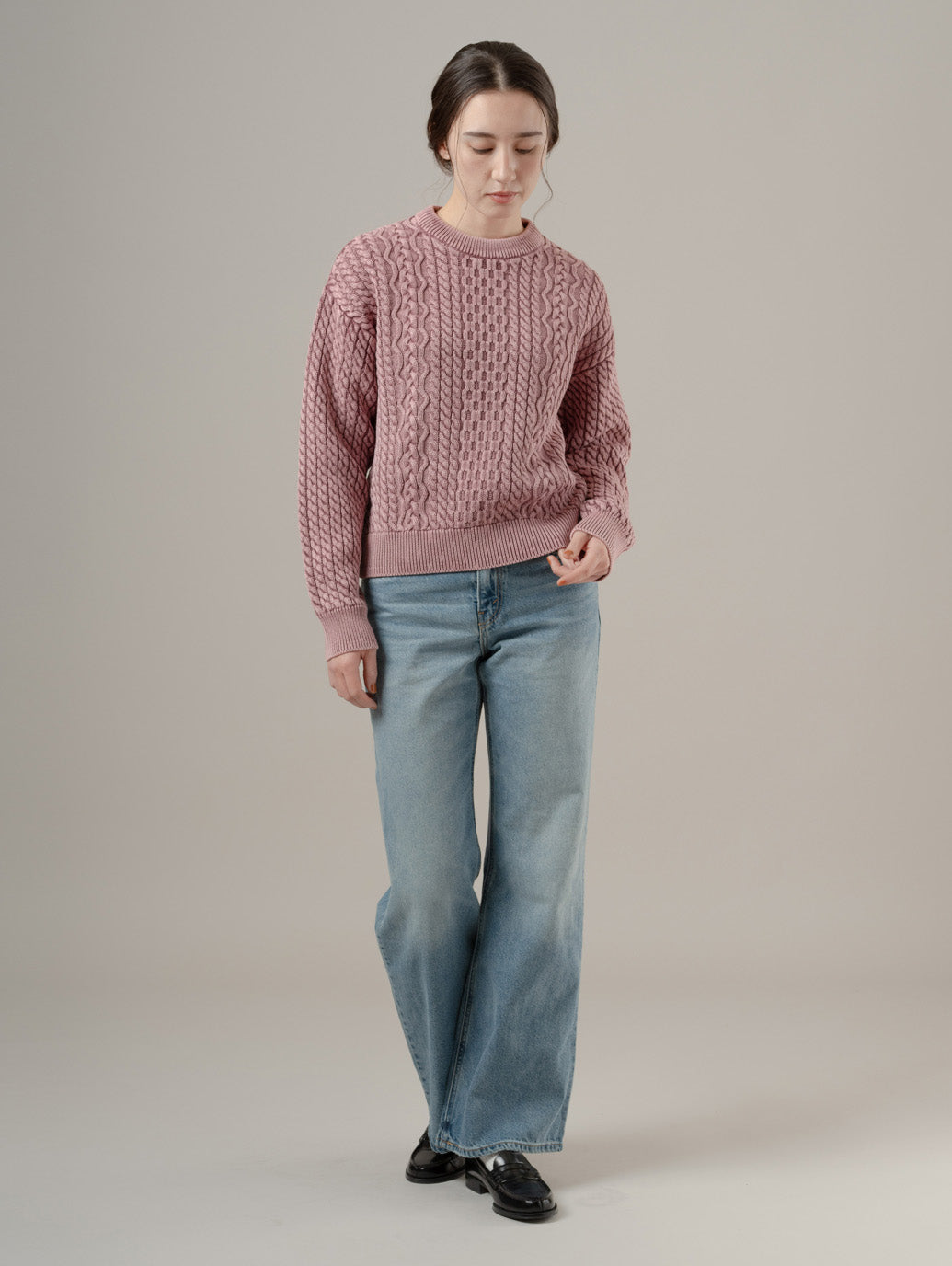 LEILAH ケーブルクルーネックセーター