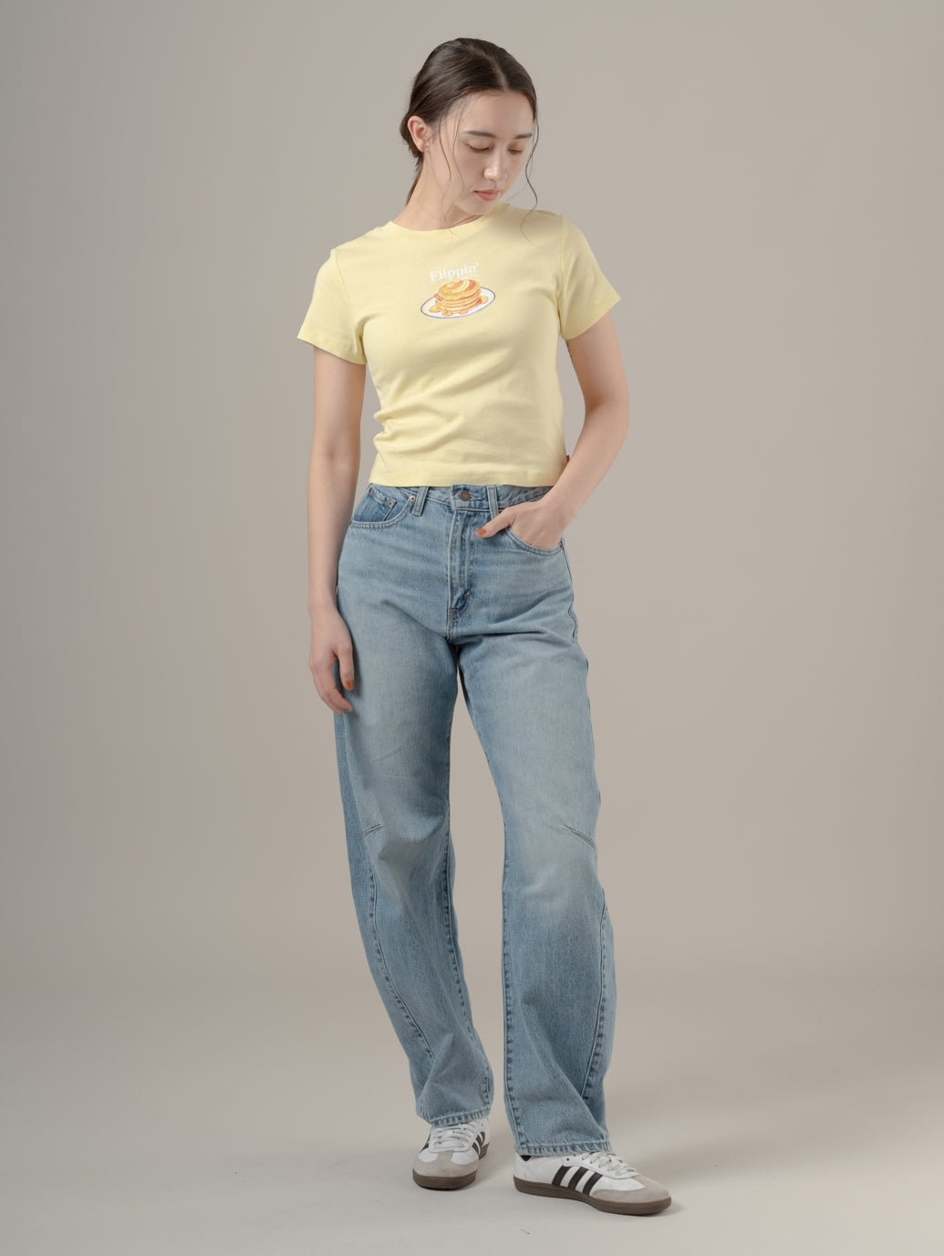 グラフィック エッセンシャル スポーティ Tシャツ