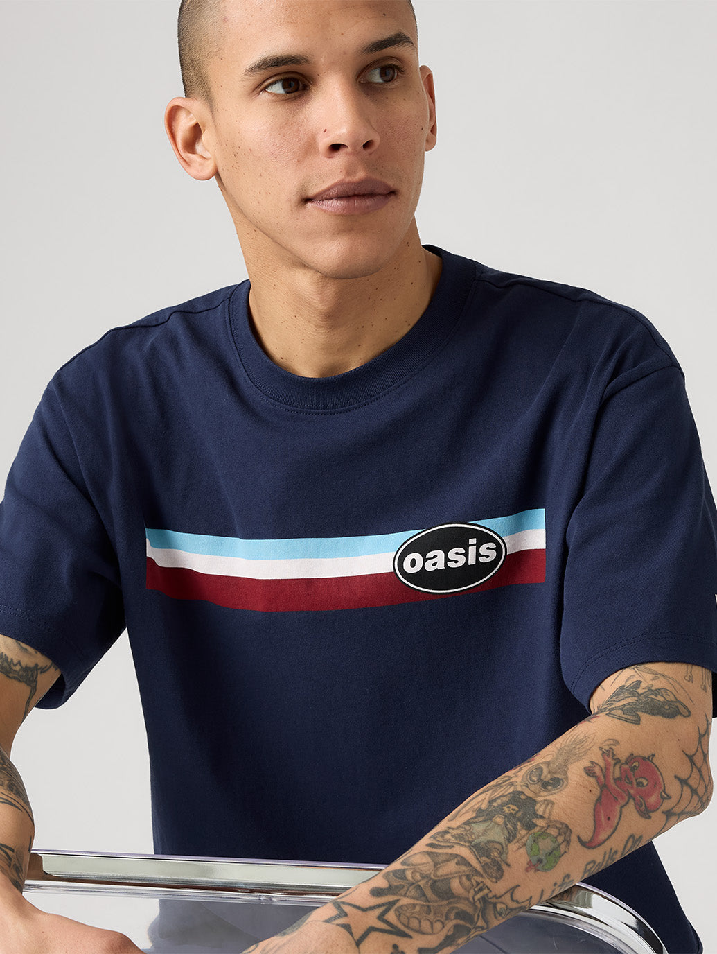 LEVI’S® x OASIS STRIPE LOGO Tシャツ