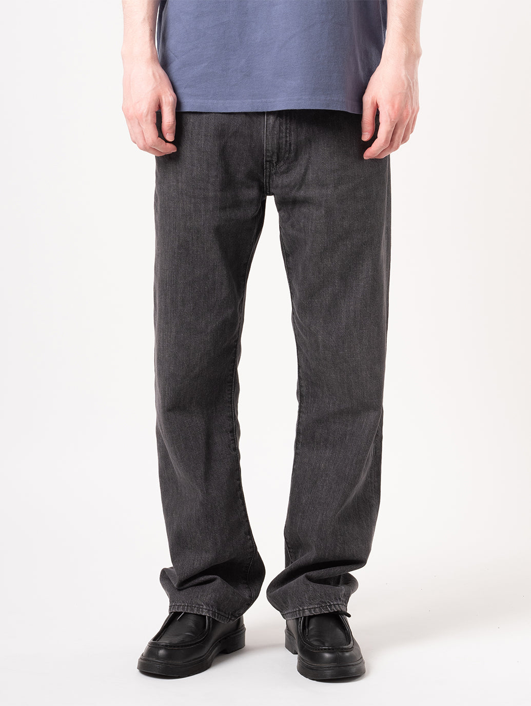 555™ リラックスストレート ジーンズ ブラック