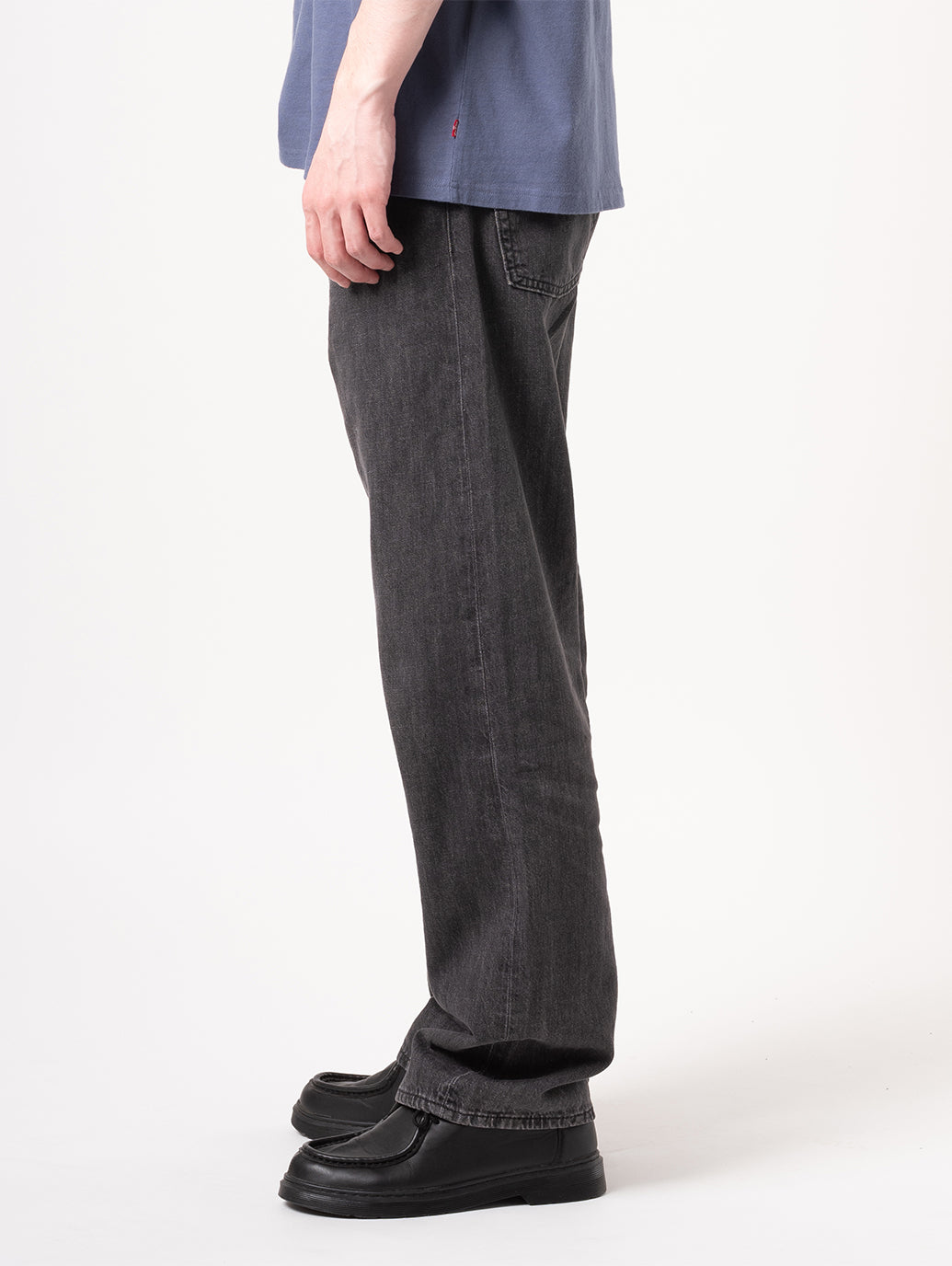 555™ リラックスストレート ジーンズ ブラック