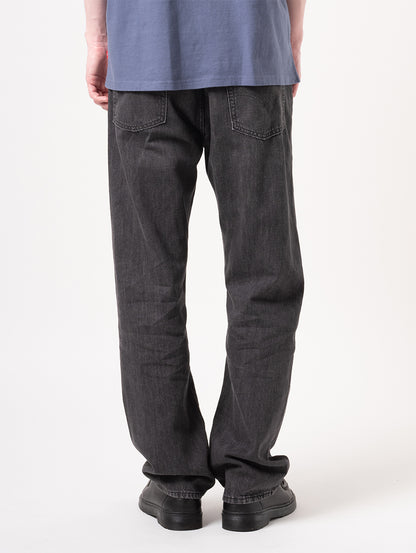 555™ リラックスストレート ジーンズ ブラック