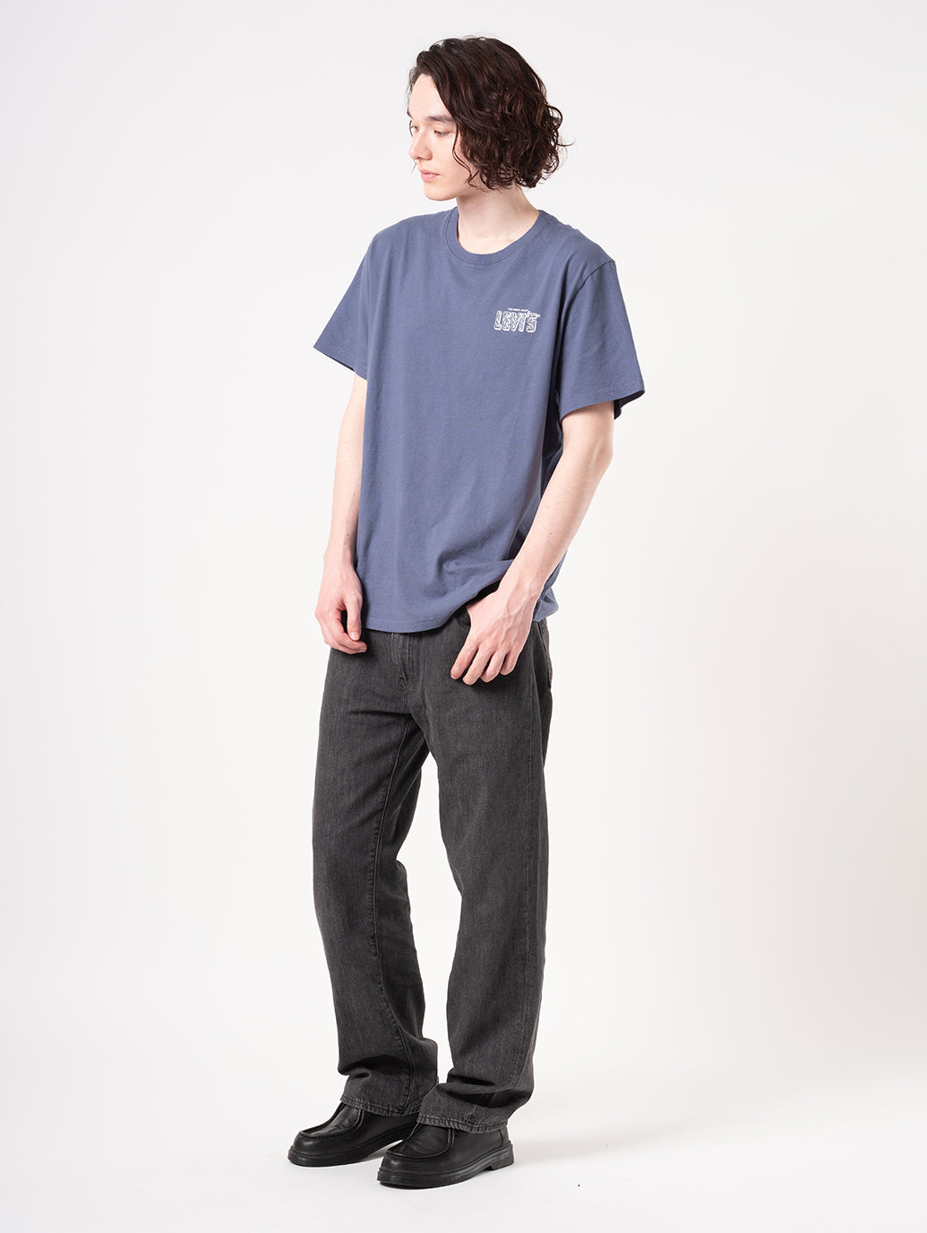 555™ リラックスストレート ジーンズ ブラック