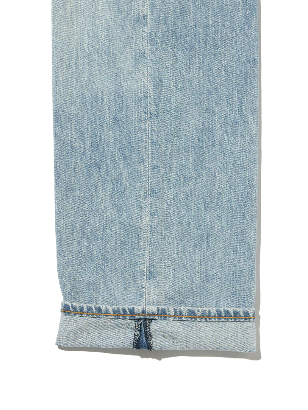 555™ リラックスストレート ジーンズ ライトインディゴ