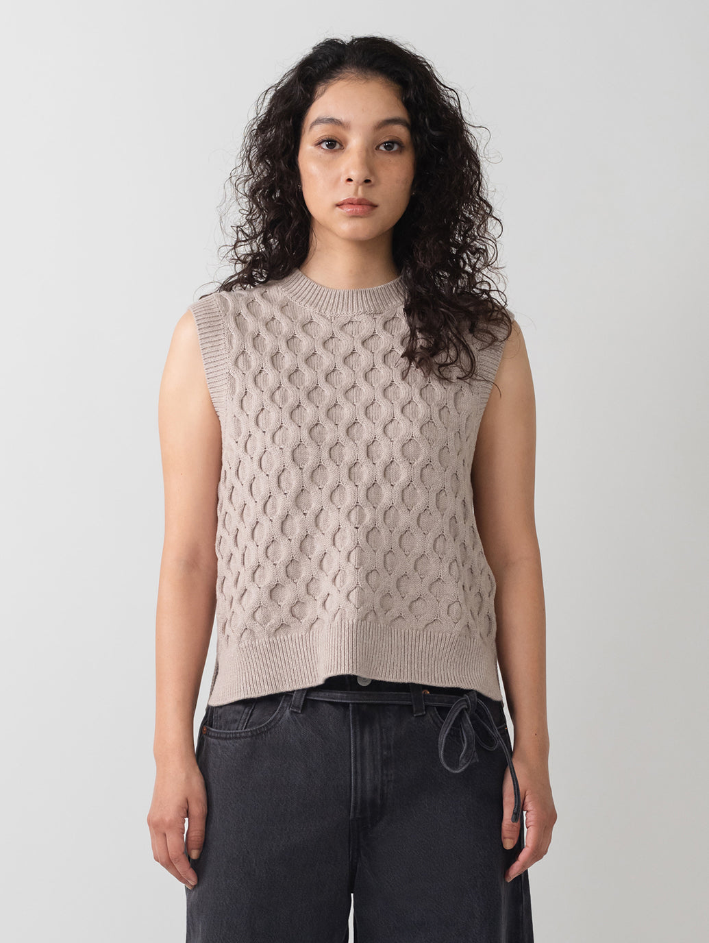 ケーブルニット ベスト