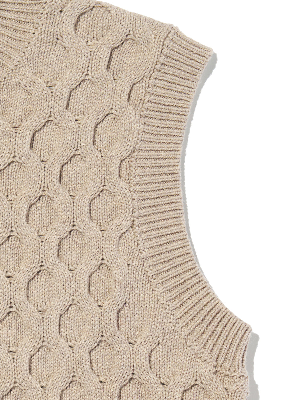 ケーブルニット ベスト