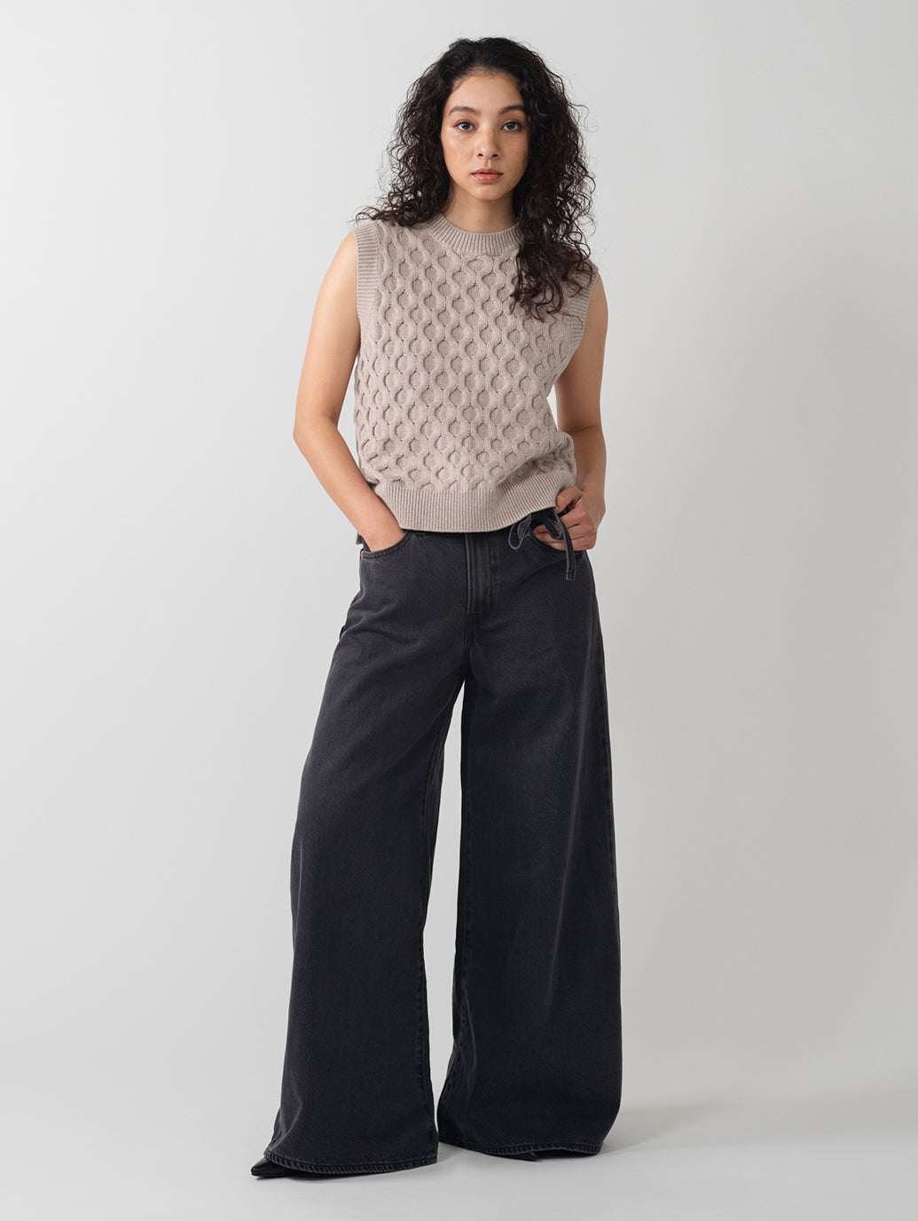 ケーブルニット ベスト