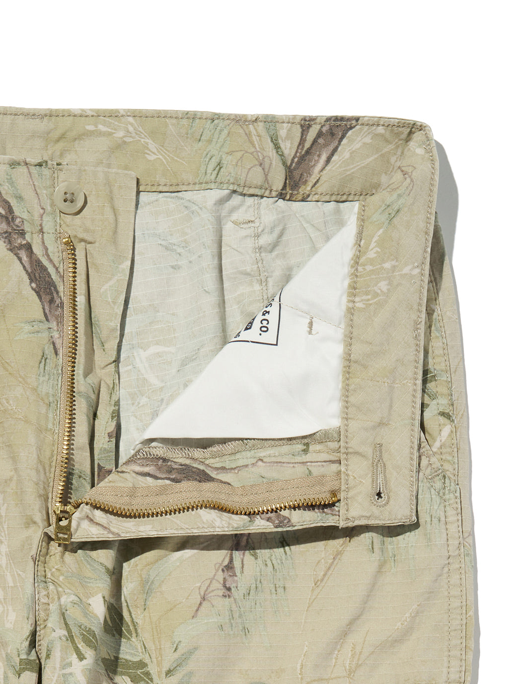 パラシュートカーゴパンツ