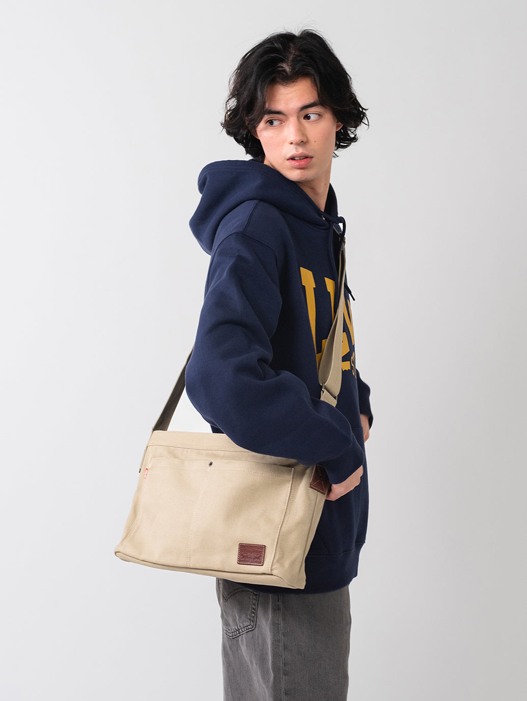 メッセンジャーバッグ