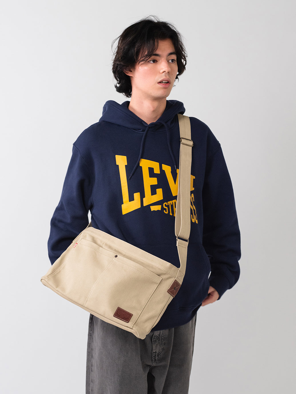 メッセンジャーバッグ