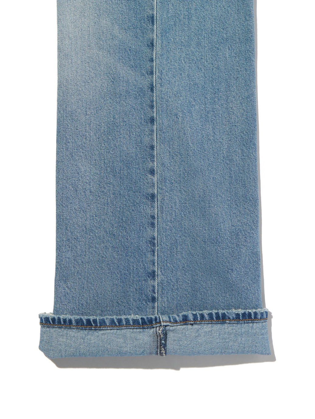 ROSÉ（ロゼ）着用 LOOSE BOOT ジーンズ ミディアムインディゴ