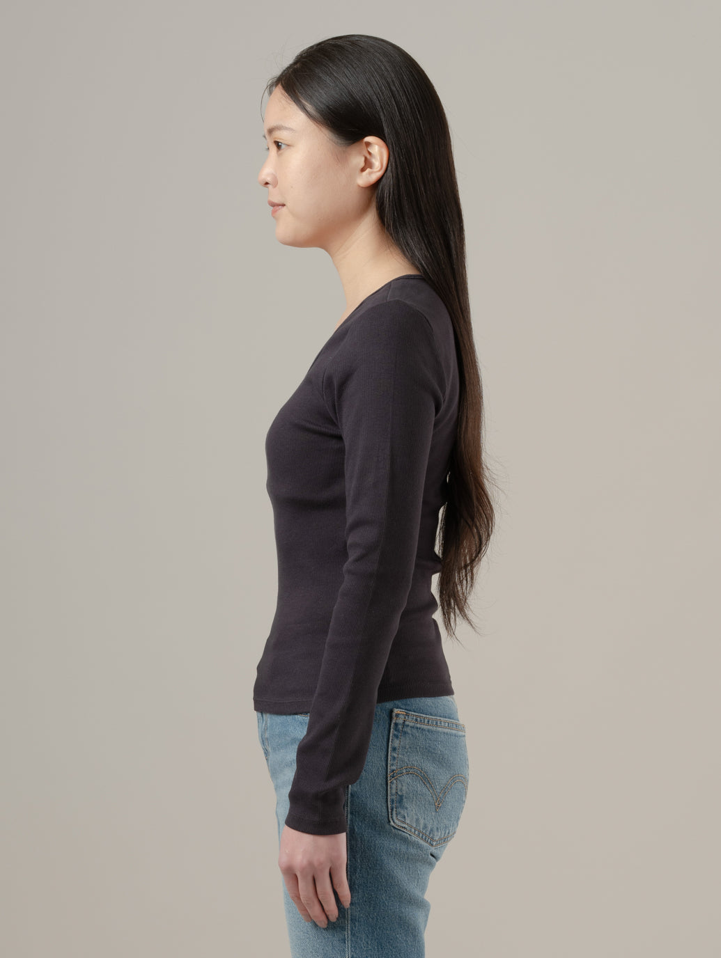 エッセンシャル スクエアネック ロングスリーブ Tシャツ