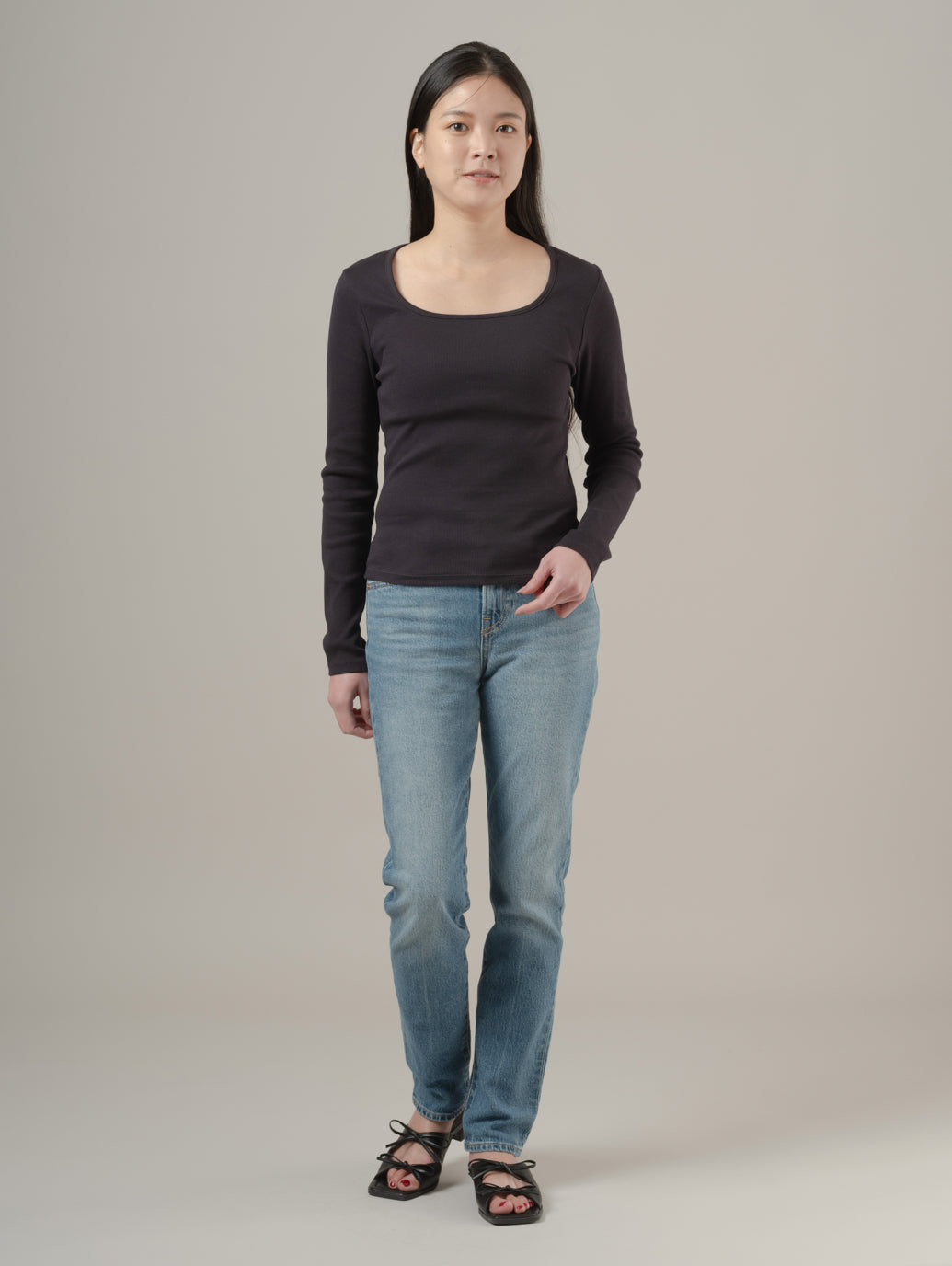 エッセンシャル スクエアネック ロングスリーブ Tシャツ