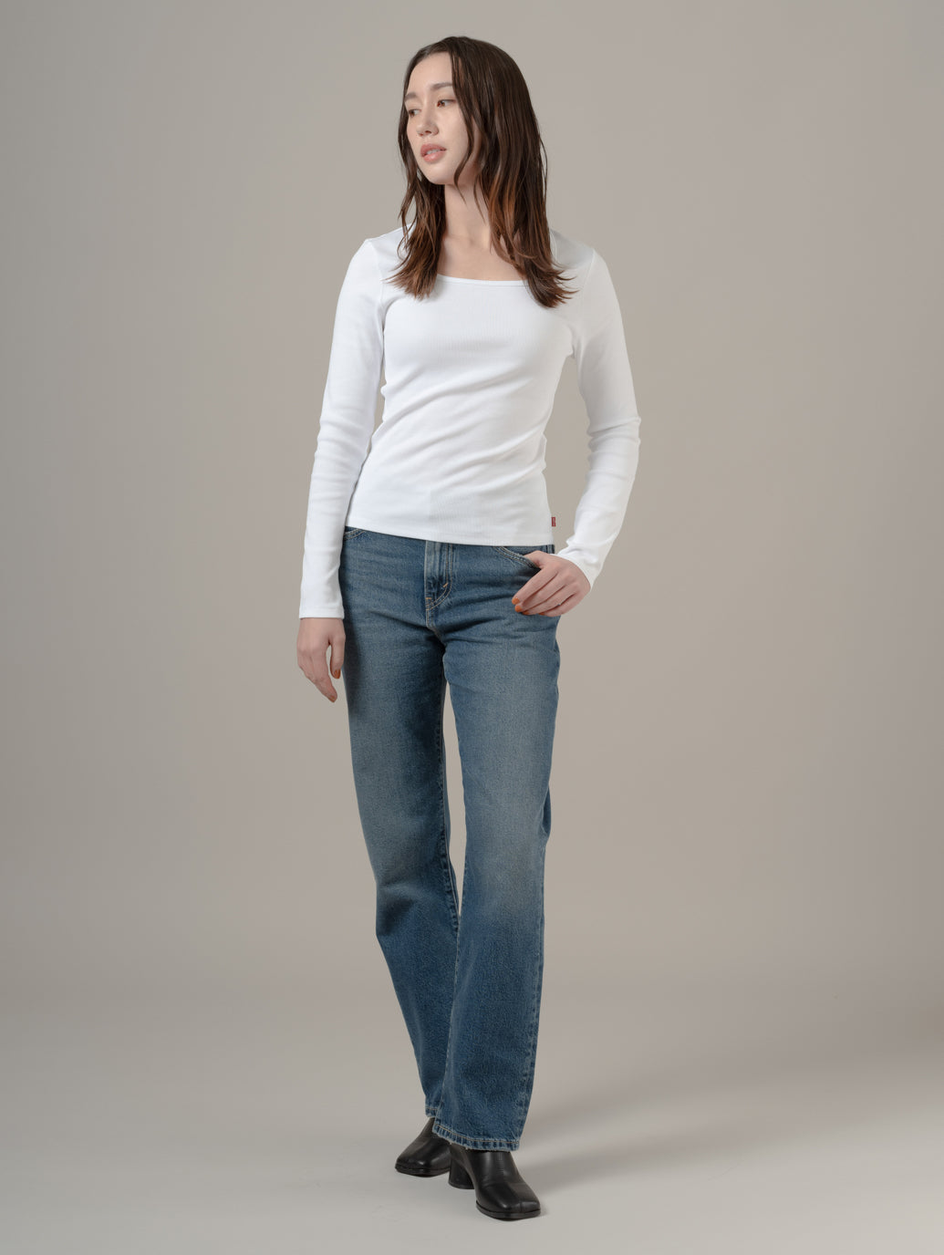 エッセンシャル スクエアネック ロングスリーブ Tシャツ