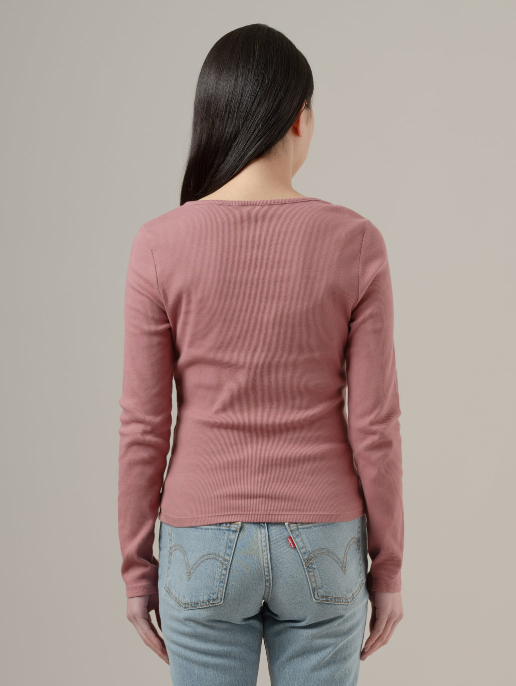 エッセンシャル スクエアネック ロングスリーブ Tシャツ