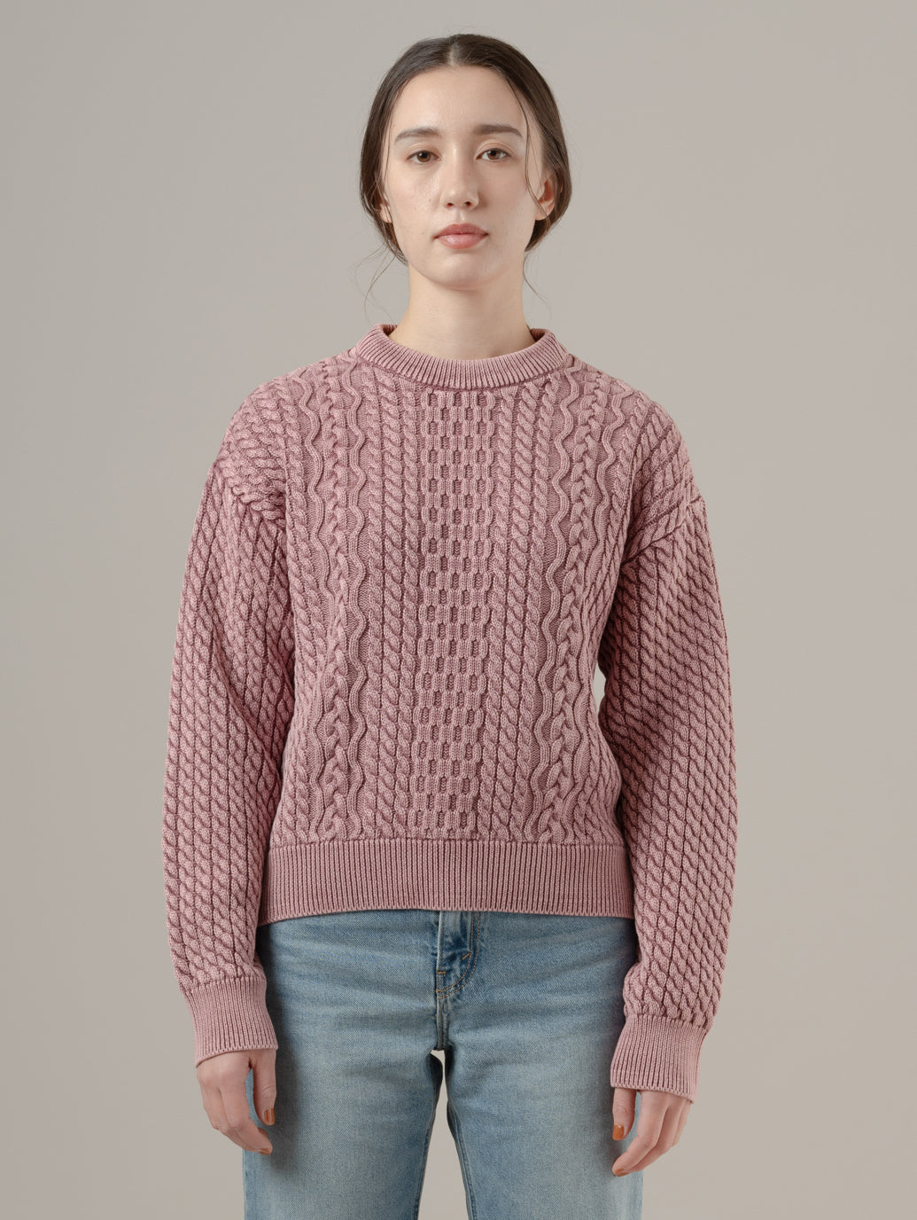 LEILAH ケーブルクルーネックセーター