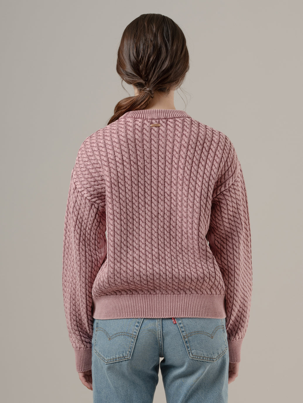 LEILAH ケーブルクルーネックセーター