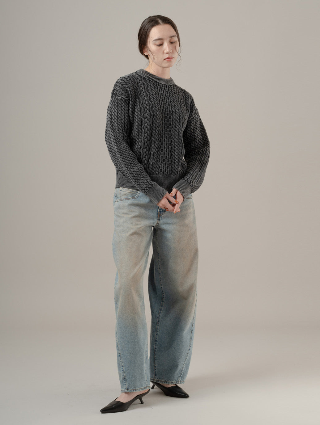 LEILAH ケーブルクルーネックセーター