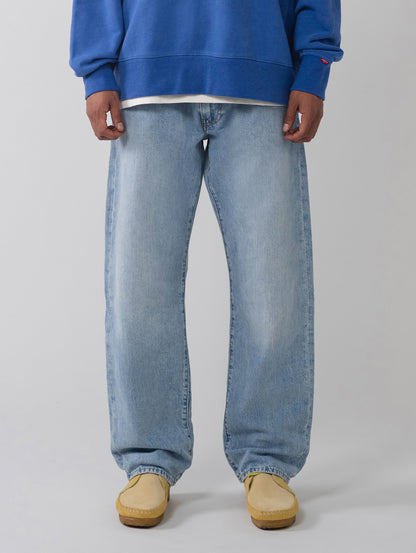 555™ リラックスストレート ジーンズ ライトインディゴ