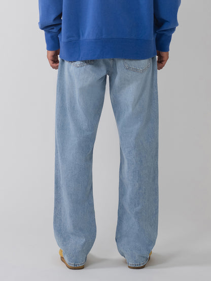 555™ リラックスストレート ジーンズ ライトインディゴ