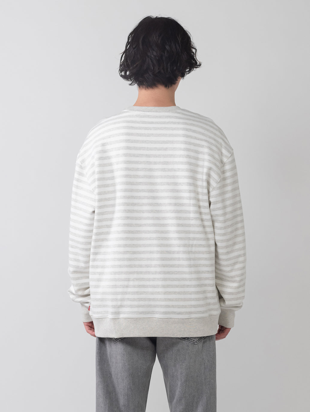 グラフィック クルーネックスウェットシャツ