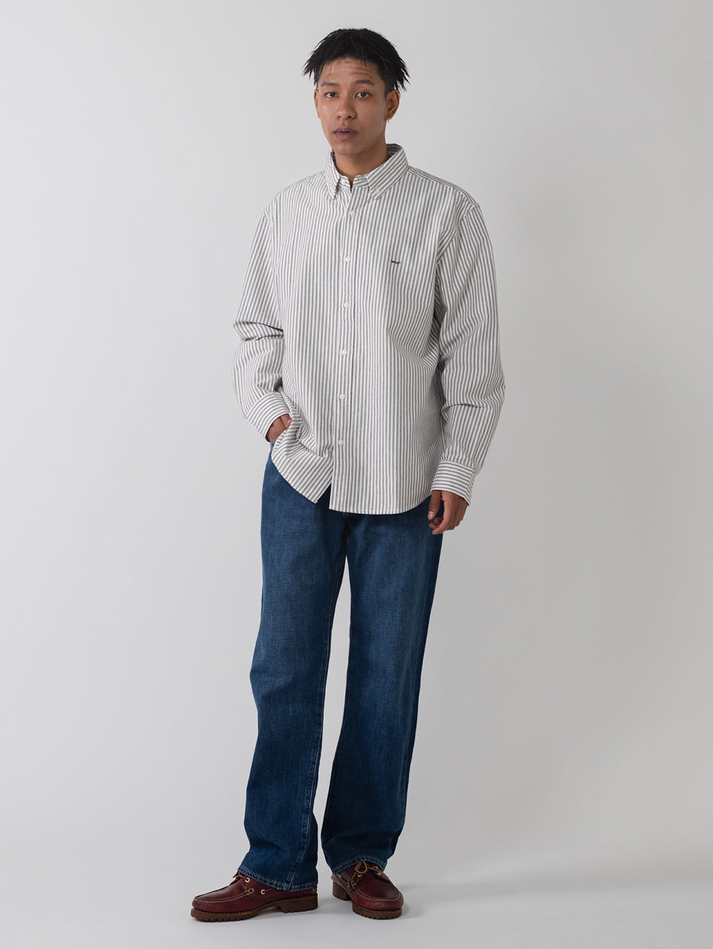 555™ ジーンズ リラックスストレート ミディアムインディゴ