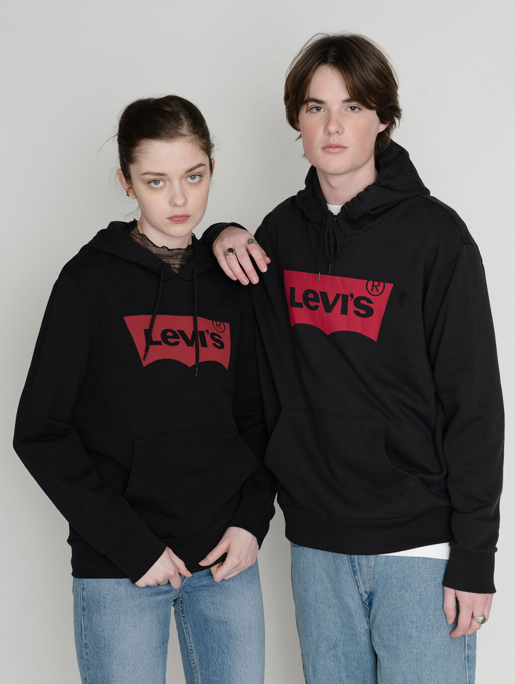 バットウィングプルオーバーフーディー