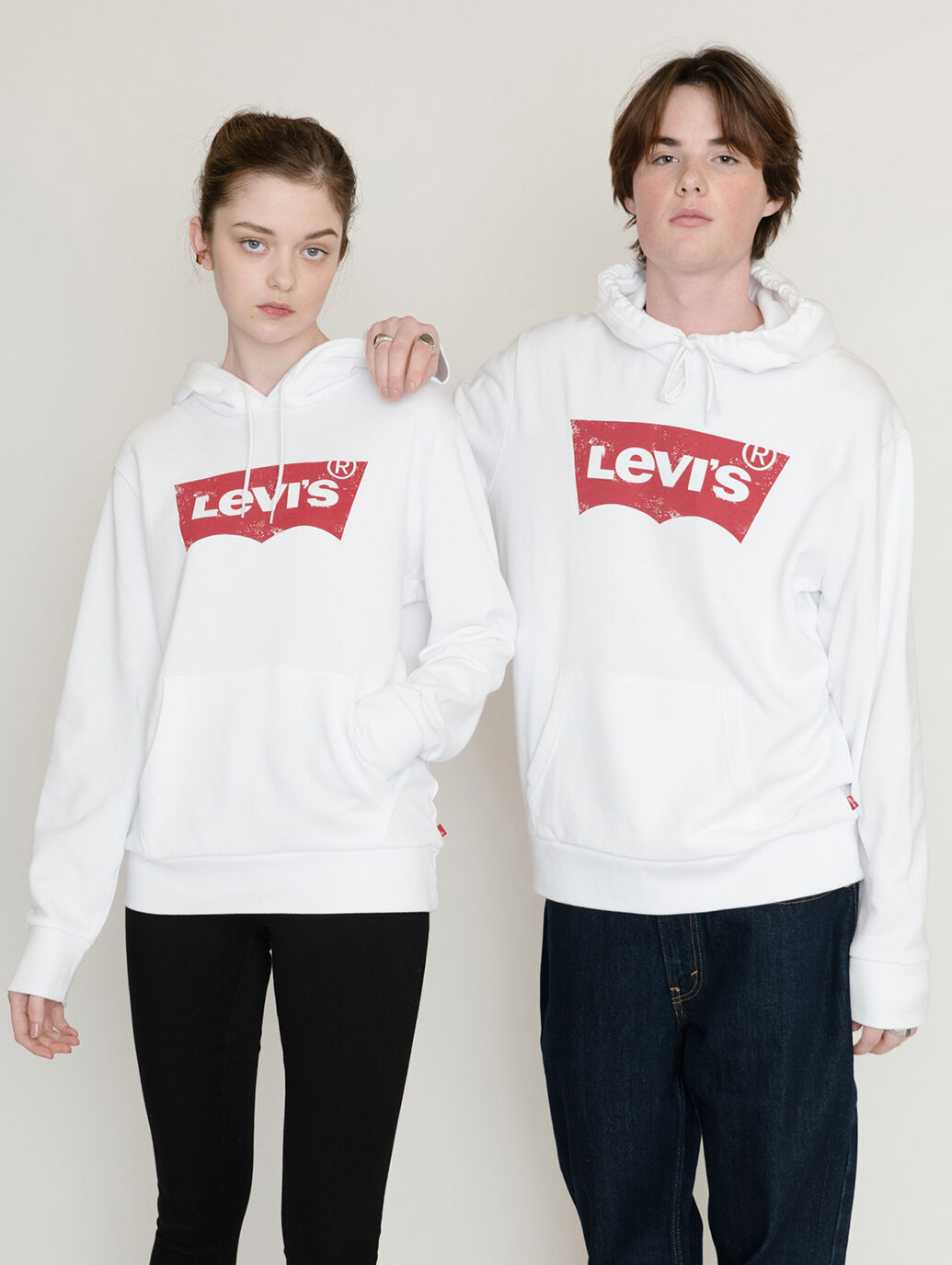 グラフィックプルオーバーフーディー