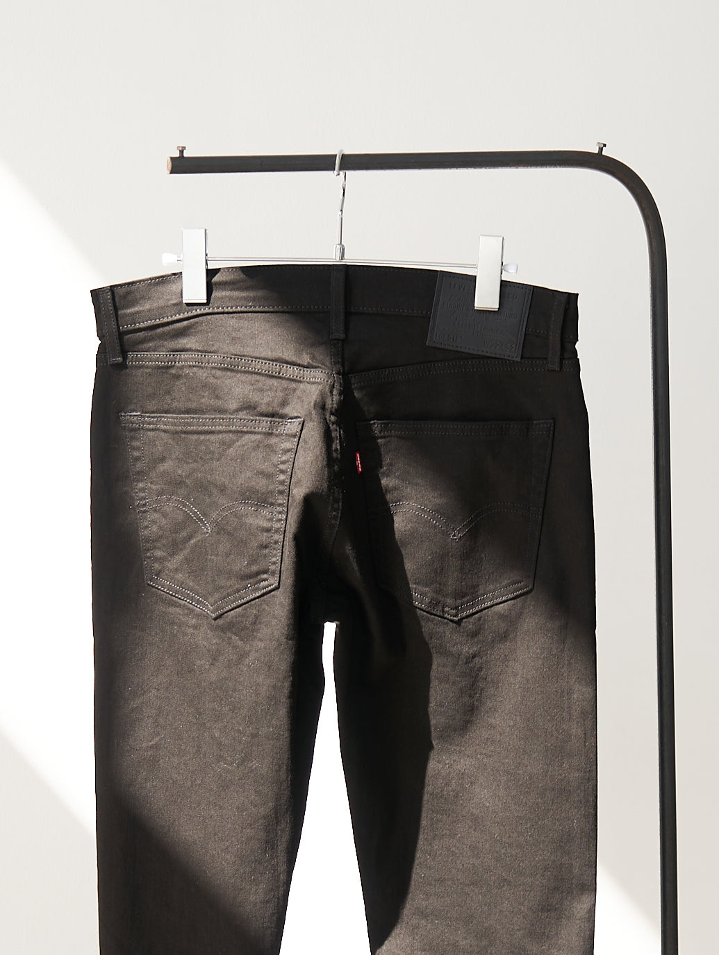 512™ スリムテーパードジーンズ ブラック NIGHTSHINE