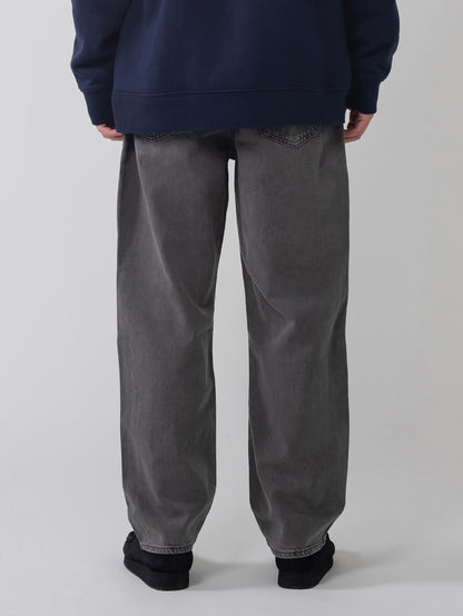 568™ ルーズストレート グレー