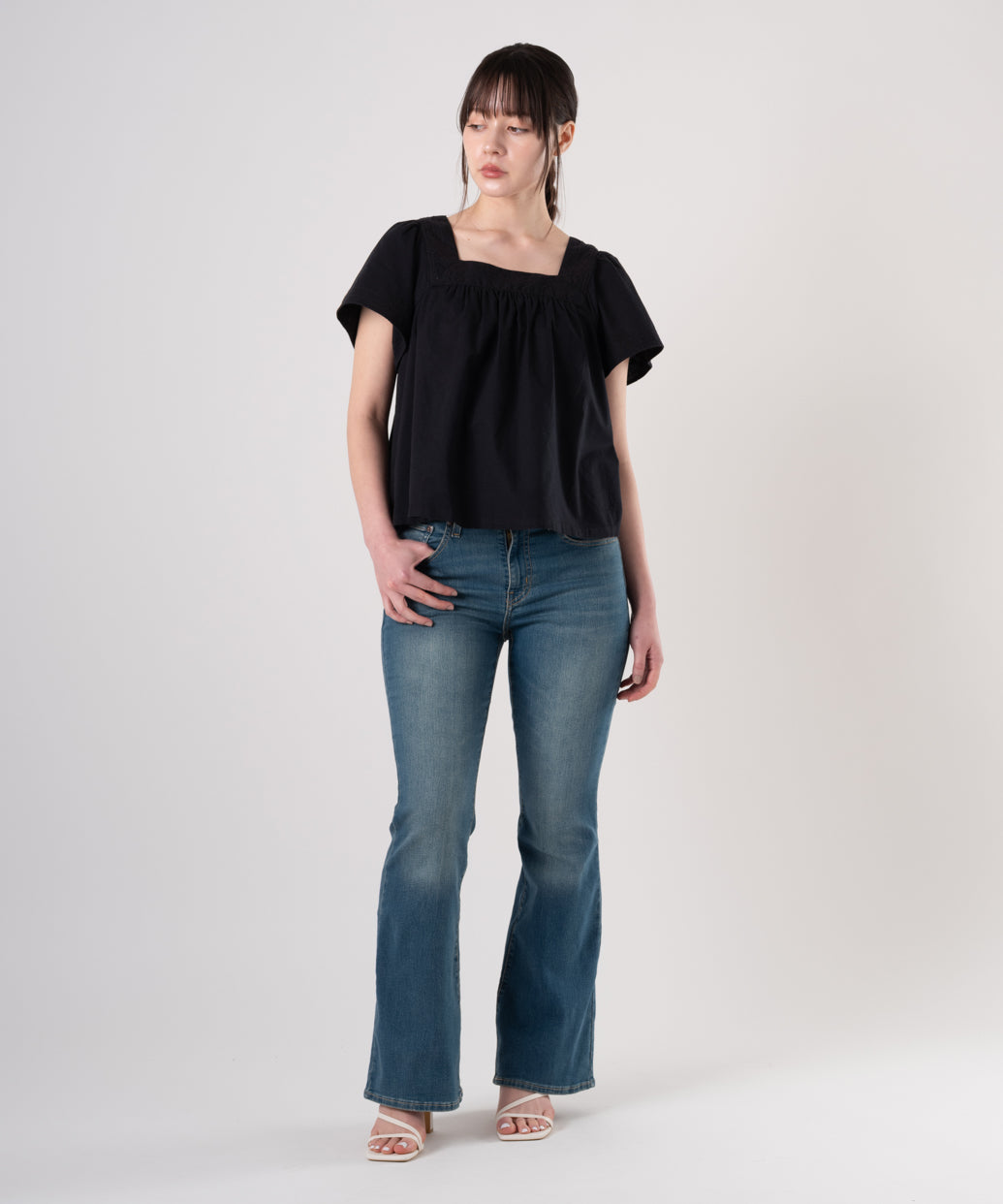 726 ハイライズフレア ジーンズ ミディアムインディゴ