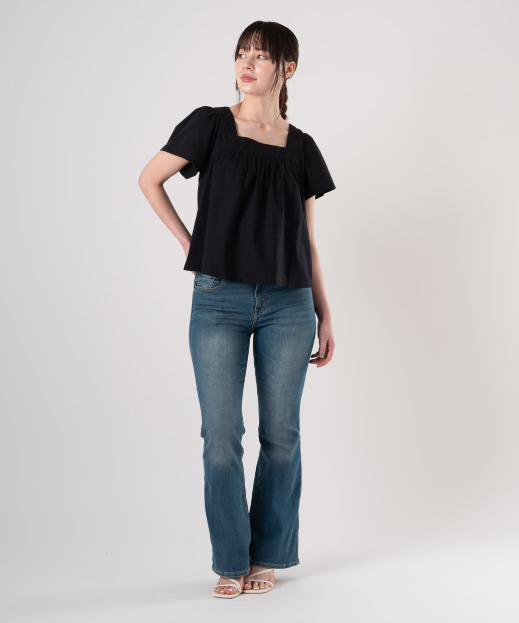 726 ハイライズフレア ジーンズ ミディアムインディゴ