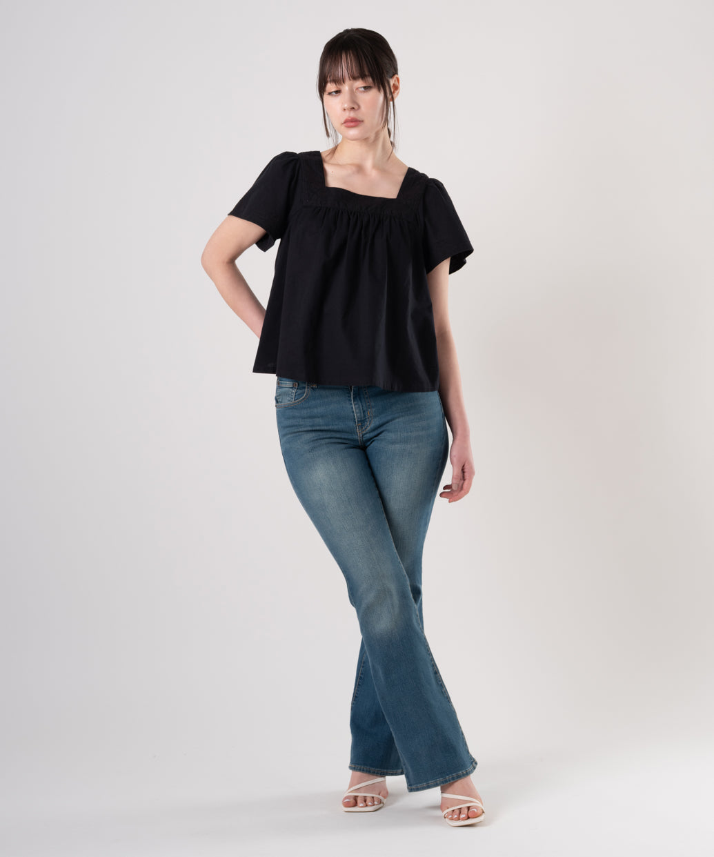 726 ハイライズフレア ジーンズ ミディアムインディゴ