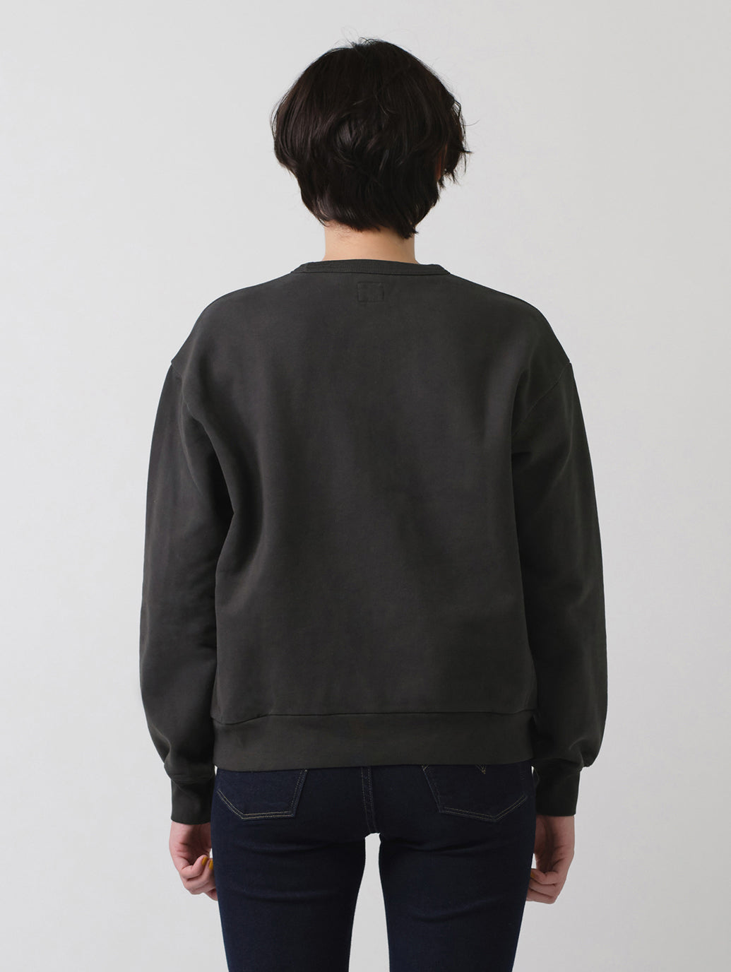 グラフィック クルーネックスウェットシャツ