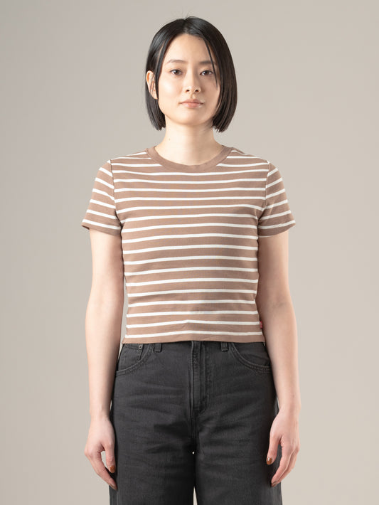 エッセンシャル スポーティ Tシャツ