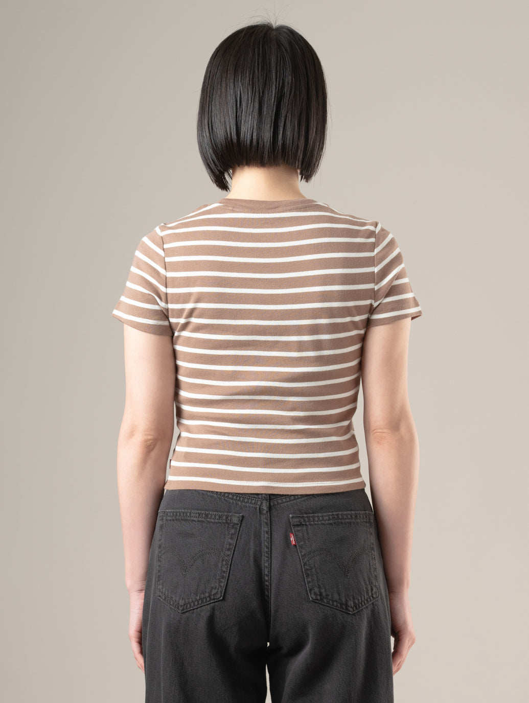 エッセンシャル スポーティ Tシャツ